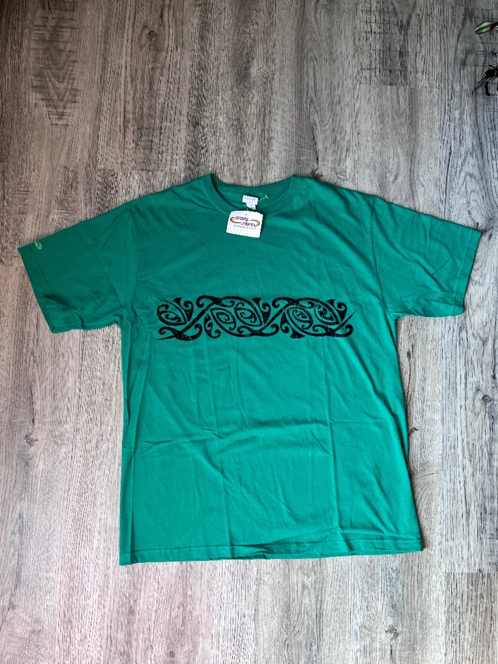 Crazy Shirts Men’s L green Cotton Knit Crew Neck Hawaii Graphic TShirt Maori koa